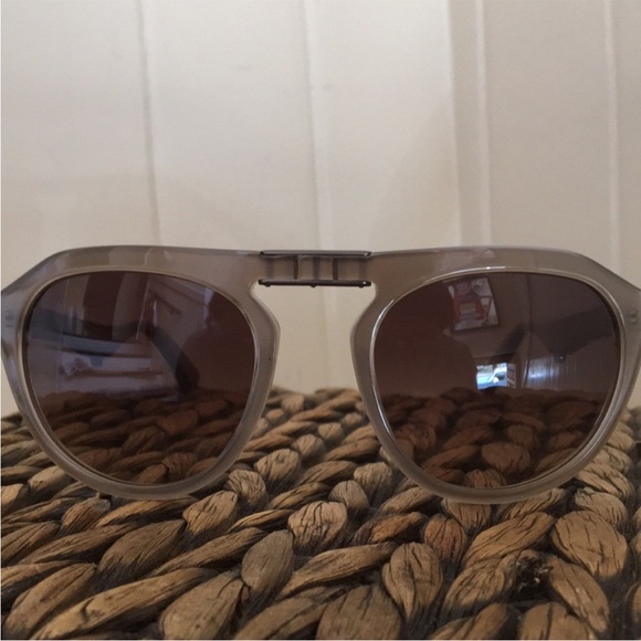 Vera Wang Yuna round sunglasses with foldable arms in grey resin - Picture 8 of 8